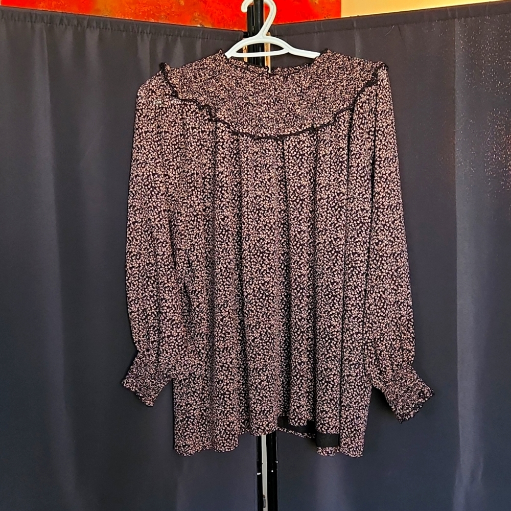 Maternity Hatch Floral Blouse. Size U.S. 2.